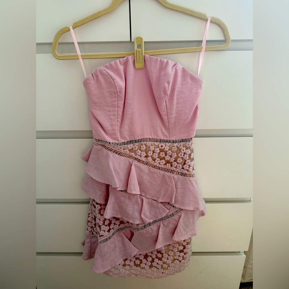 NWT unique blush dress! Ruffled dress with open back, bodycon floral mini dress